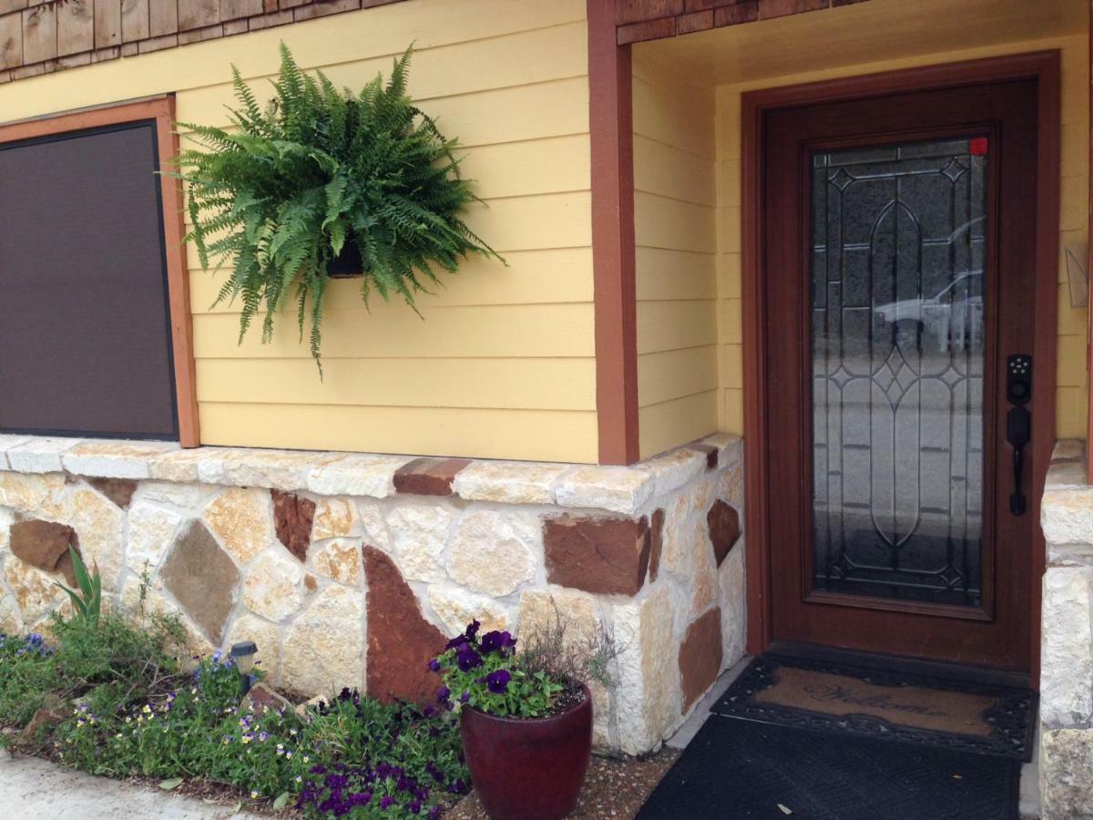 Square Inn Wimberley Exterior foto